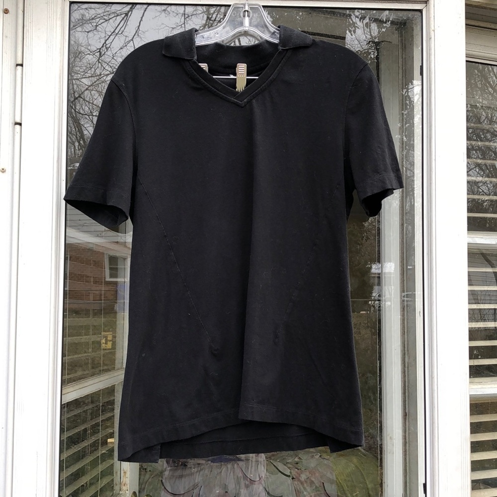 Kit and Ace men’s vintage short sleeve black polo.